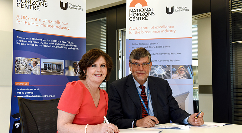 Professor Jane Turner OBE DL signing the Memorandum of Understanding with CPI Chief Executive Nigel Perry MBE